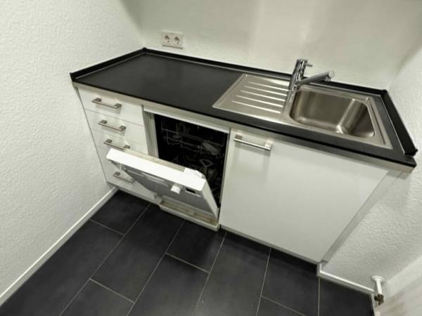 Großzügiges Bürogebäude in ruhigem Gewerbepark in Düsseldorf-Benrath — Bild 7