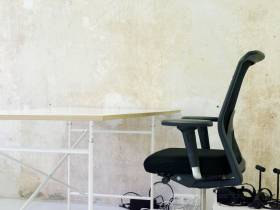 Separate room near Ostkreuz  2 desks