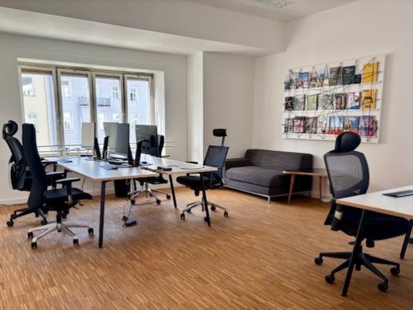 Lichtdurchflutete Büroräume in dynamischer Bürogemeinschaft in — Bild 1