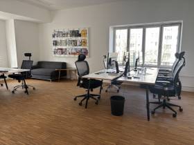Lichtdurchflutete Büroräume in dynamischer Bürogemeinschaft