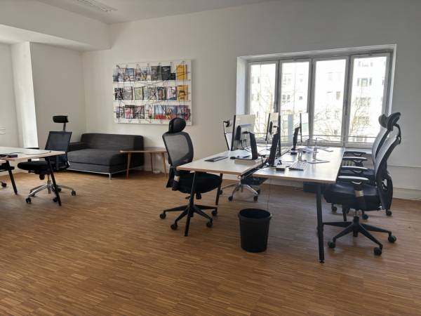 Lichtdurchflutete Büroräume in dynamischer Bürogemeinschaft in — Bild 2