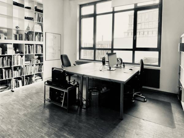 Helle und ruhige Bürogemeinschaft in Berlin-Mitte — Bild 1
