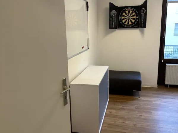 Abschließbares Büro in Köln (Neustadt-Süd) – Modernes, möbliertes Büro in Bürogemeinschaft in Köln-Neustadt-Süd — Bild 2