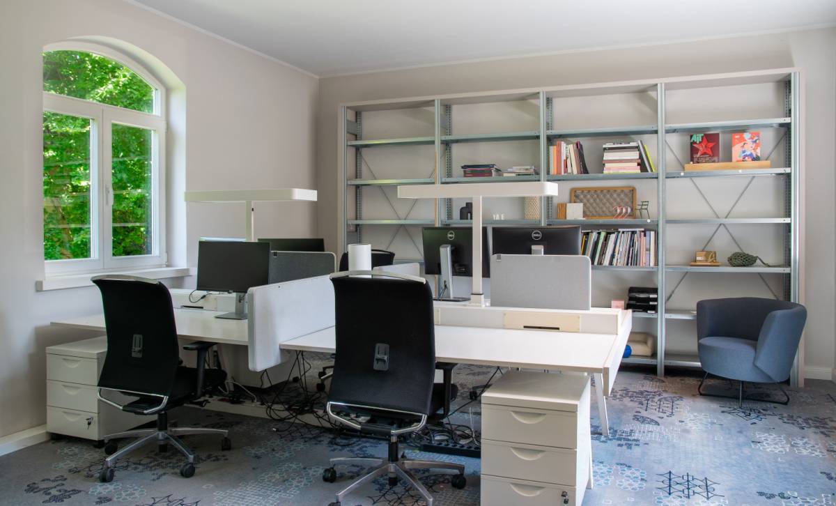 Kreative Bürogemeinschaft in heller Büro-Villa in Hamburg-Alsterdorf