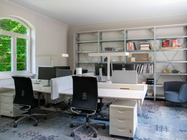 Kreative Bürogemeinschaft in heller Büro-Villa in Hamburg-Alsterdorf — Bild 1