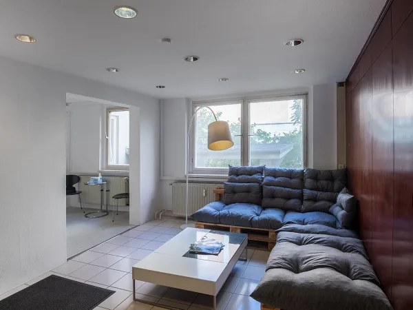 Abschließbares Büro in Berlin (Mitte) – Helles Büro in Bürogemeinschaft im Nikolaiviertel in Berlin-Mitte — Bild 6