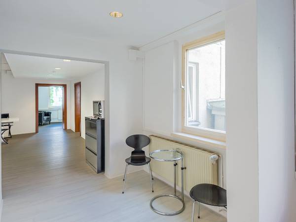 Helles Büro in Bürogemeinschaft im Nikolaiviertel in Berlin-Mitte — Bild 3
