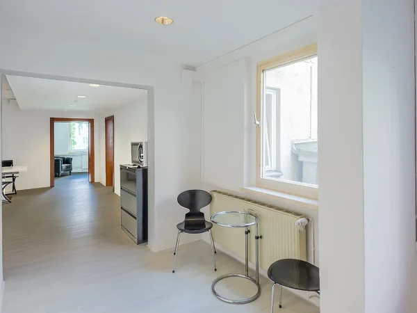 Abschließbares Büro in Berlin (Mitte) – Helles Büro in Bürogemeinschaft im Nikolaiviertel in Berlin-Mitte — Bild 3