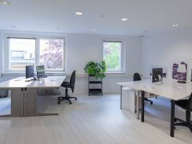 Helles Büro in Bürogemeinschaft im Nikolaiviertel in Berlin-Mitte