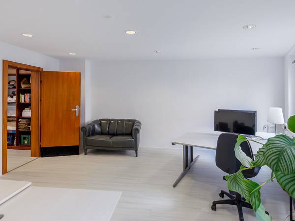 Helles Büro in Bürogemeinschaft im Nikolaiviertel in Berlin-Mitte — Bild 2