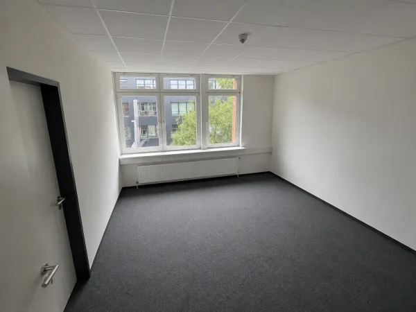 Abschließbares Büro in Hamburg (Hammerbrook) – Freundliche Bürogemeinschaft mit hellen Büros in Hamburg-Hammerbrook — Bild 2