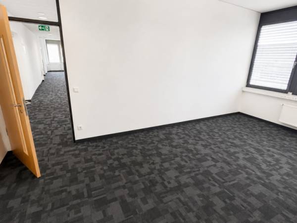 Helles Büro mit Aussicht in Bürogemeinschaft in Stuttgart-Universität — Bild 2