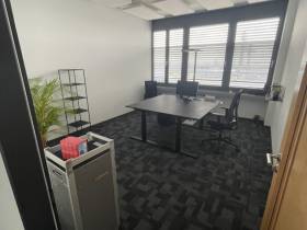 Helles Büro mit Aussicht in Bürogemeinschaft in Stuttgart-Universität
