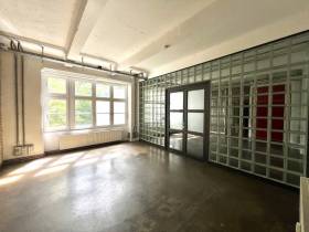 Helle Bürofläche in ruhiger Bürogemeinschaft in Berlin Kreuzberg