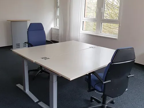 Abschließbares Büro in Hamburg (Niendorf) – Heller Büroraum in freundlicher Bürogemeinschaft in Hamburg-Niendorf — Bild 1