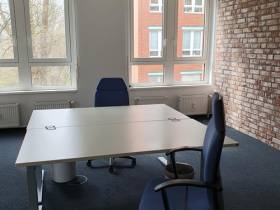 Heller Büroraum in freundlicher Bürogemeinschaft in Hamburg-Langenhorn