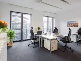 Schöne Büroräume in Altbau direkt an der Friedrichstraße