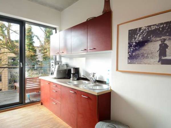 Helle, ruhige Loftbürofläche mit Terrasse in Hamburg-Ottensen — Bild 7