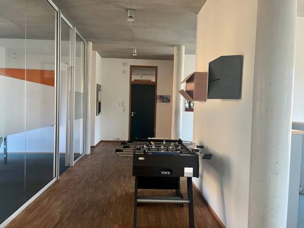 Helle, ruhige Loftbürofläche mit Terrasse in Hamburg-Ottensen — Bild 8