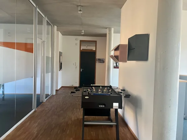 Bürofläche in Hamburg (Ottensen) – Helles ruhiges Loftbüro mit Terrasse in Hamburg-Ottensen — Bild 8