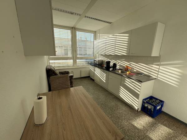 Repräsentative und lichtdurchflutete Büroetage in Hamburg — Bild 6