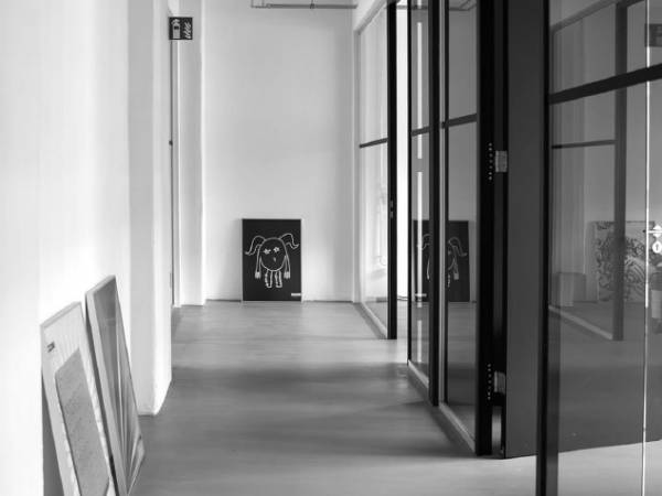 Moderne Bürogemeinschaft im Atelier-Look in Berlin-Mitte — Bild 4