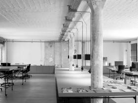 Moderne Bürogemeinschaft im Atelier-Look in Berlin-Mitte