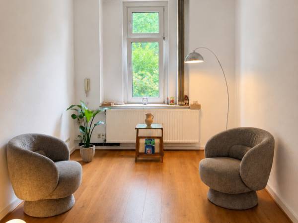 Therapieraum in moderner Praxis in Düsseldorf-Derendorf — Bild 1