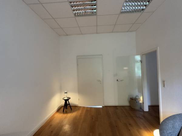 Therapieraum in moderner Praxis in Düsseldorf-Derendorf — Bild 4