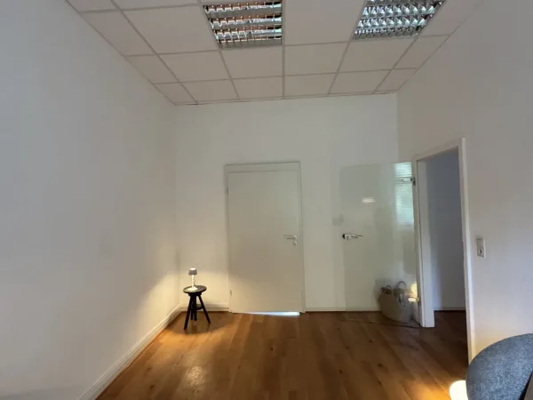 Abschließbares Büro in Düsseldorf (Derendorf) – Moderner Therapieraum in Bürogemeinschaft in Düsseldorf-Derendorf — Bild 4