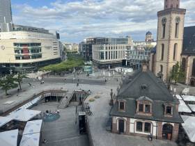 Stilvolle Bürogemeinschaft in hochwertigem Büro in Frankfurt