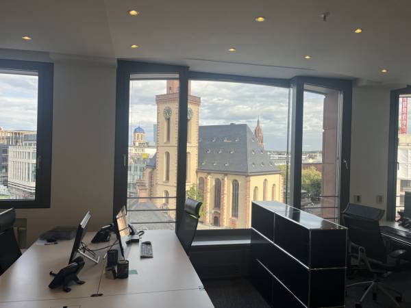 Stilvolle Bürogemeinschaft mit Top-Blick in Frankfurt Innenstadt — Bild 2