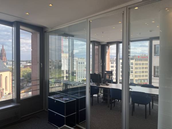 Stilvolle Bürogemeinschaft mit Top-Blick in Frankfurt Innenstadt — Bild 7