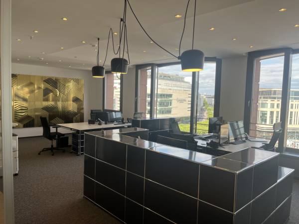 Stilvolle Bürogemeinschaft mit Top-Blick in Frankfurt Innenstadt — Bild 3