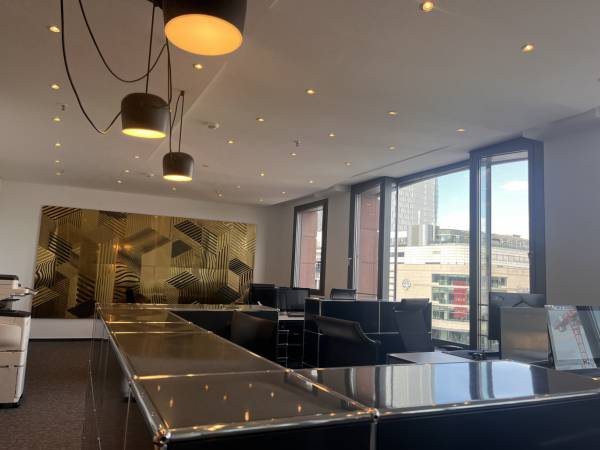Stilvolle Bürogemeinschaft mit Top-Blick in Frankfurt Innenstadt — Bild 4