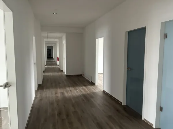 Abschließbares Büro in Berlin (Charlottenburg-Wilmersdorf) – Angenehme Bürogemeinschaft in Berlin-Charlottenburg-Wilmersdorf — Bild 2