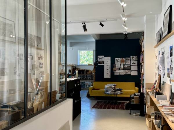 Helles, loftartiges Büro in urbaner Bürogemeinschaft in — Bild 4