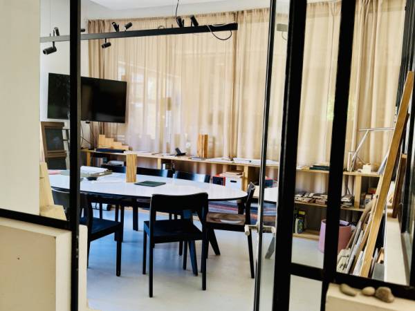 Helles, loftartiges Büro in urbaner Bürogemeinschaft in — Bild 5