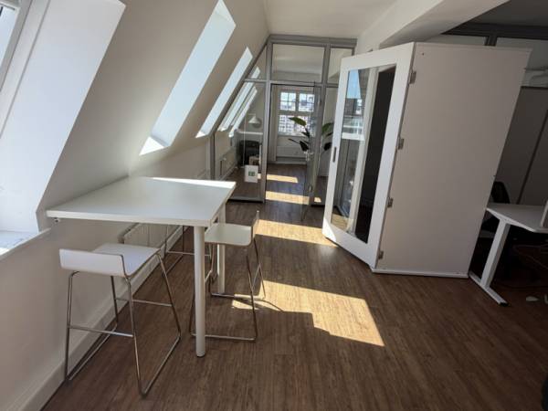 Helle Bürofläche mit Fleetblick im historischen Backsteinbau Altstadt — Bild 2