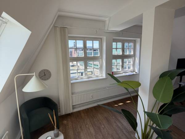 Helle Bürofläche mit Fleetblick im historischen Backsteinbau Altstadt — Bild 7