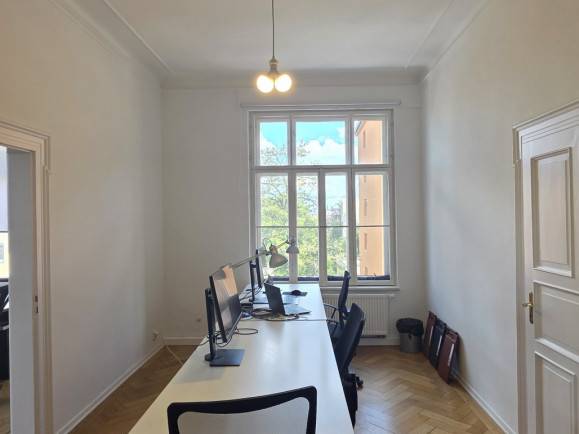 Historisches Architekturbüro mit voll ausgestattetem Raum in — Bild 1