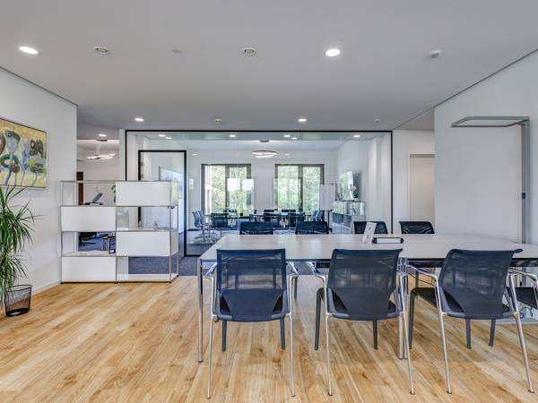 Modernes Business Center & Coworking in Schönefeld am Flughafen — Bild 1