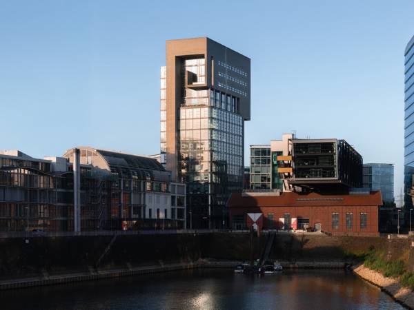 Moderner Coworking Space & Büros in Düsseldorf Hafen — Bild 2
