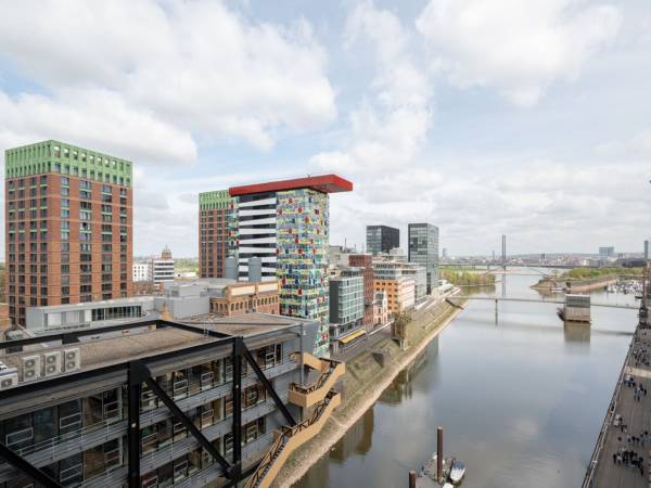 Moderner Coworking Space & Büros in Düsseldorf Hafen — Bild 7
