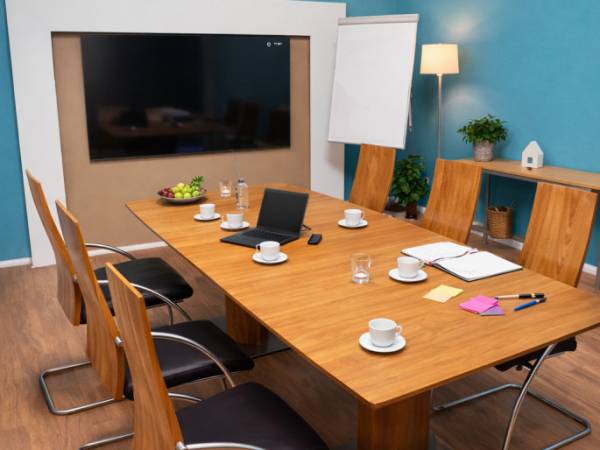 Moderne Bürofläche in professioneller Bürogemeinschaft in — Bild 1