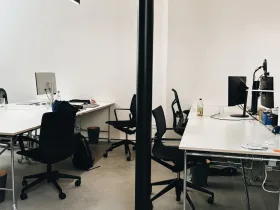 Ruhiges Designstudio mit Arbeitsplätzen in Leipzig-Plagwitz
