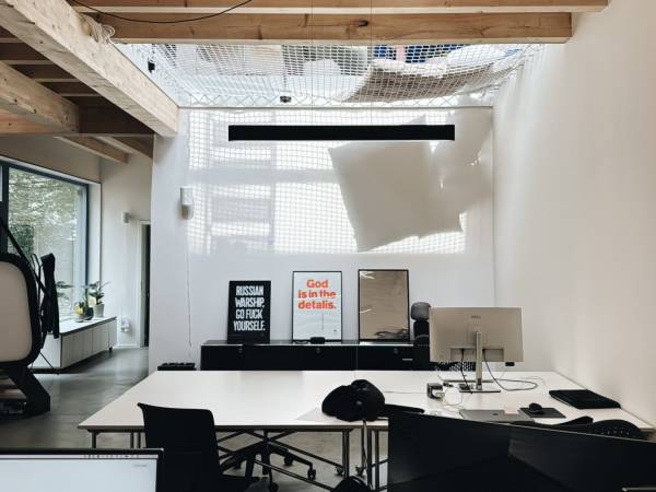 Ruhige Bürogemeinschaft im Designstudio in Leipzig-Plagwitz — Bild 3