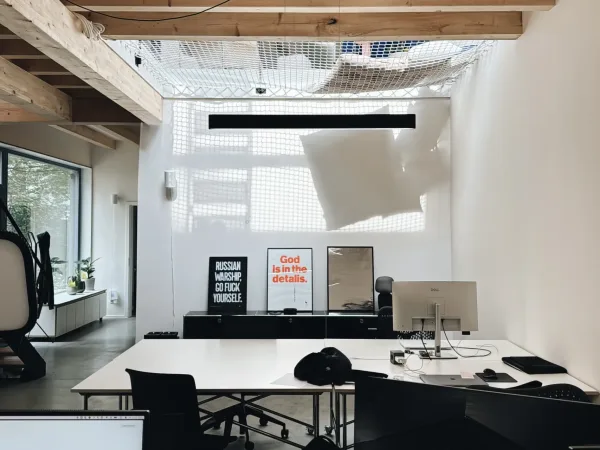 Schreibtischplatz in Leipzig (Plagwitz) – Ruhiges Designstudio mit Arbeitsplätzen in Leipzig-Plagwitz — Bild 3
