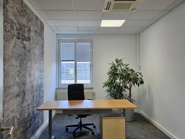 Hochwertige Büroräume in modernisierter Bürogemeinschaft in Ismaning — Bild 1
