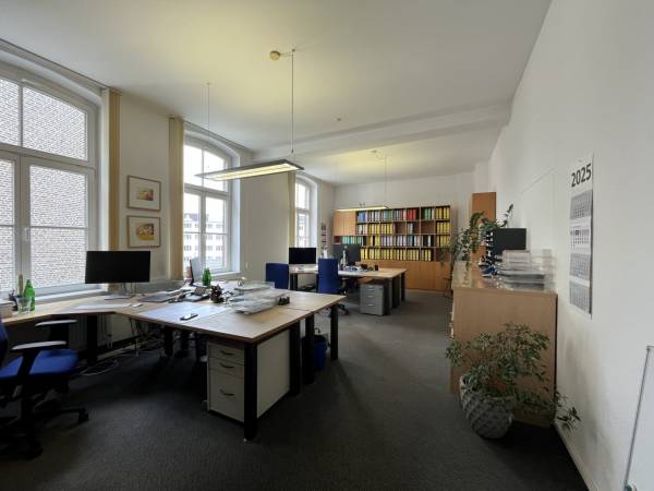 Heller Altbau-Büroraum in Bürogemeinschaft in Köln-Friesenviertel — Bild 1